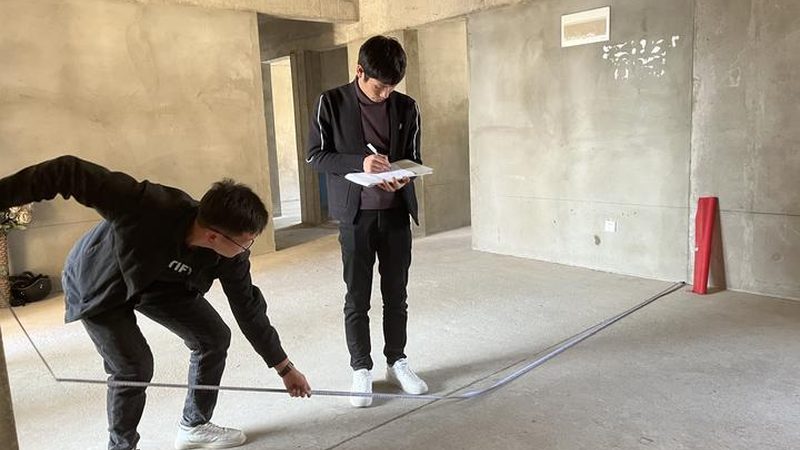 与普通实木板相比，多层实木板具有以下优势：
